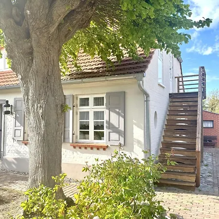 Kaepitaenshaus Zum Pluemper Apartament