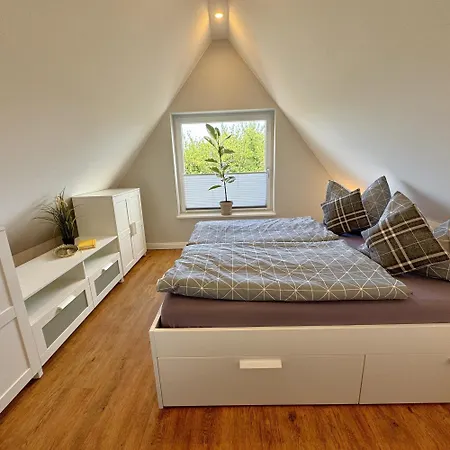 Kaepitaenshaus Zum Pluemper * Ahrenshoop