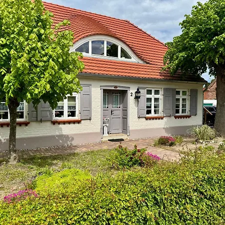 Kaepitaenshaus Zum Pluemper Apartament Ahrenshoop